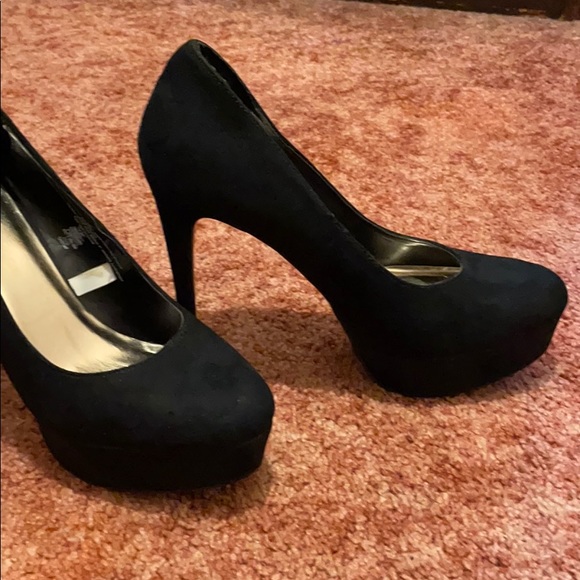 Heels - Picture 3 of 4